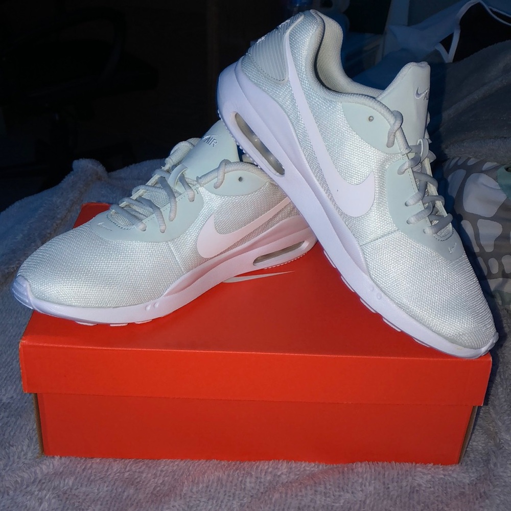 Women’s Nike Air Max Oketo Shoes Sneakers - Picture 4 of 4